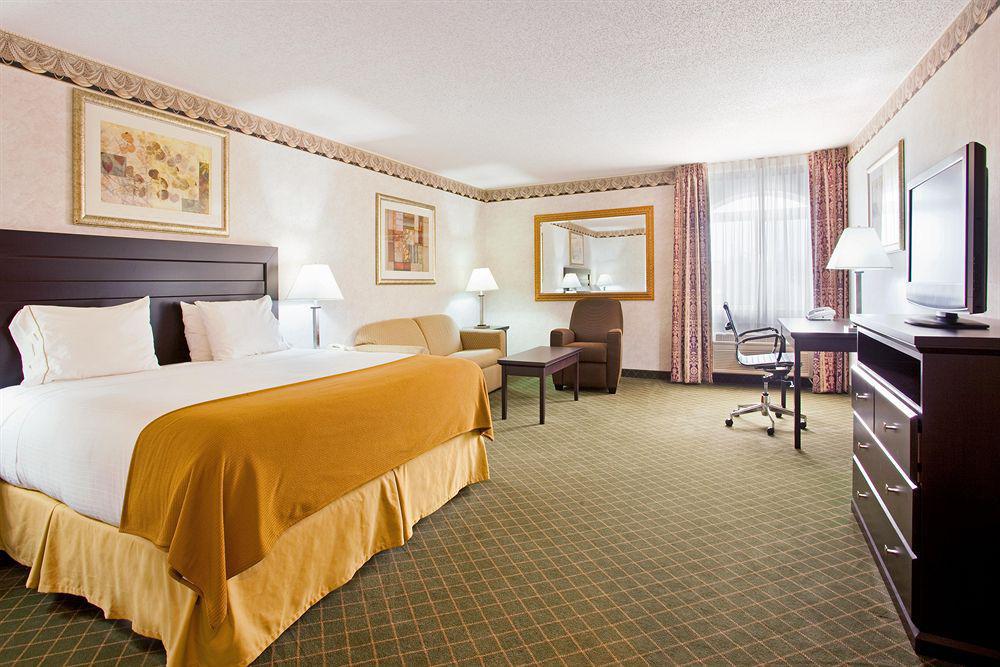 Holiday Inn Express & Suites Chicago-Libertyville By Ihg Exterior foto