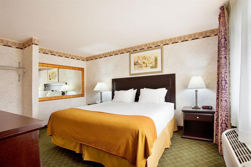 Holiday Inn Express & Suites Chicago-Libertyville By Ihg Exterior foto