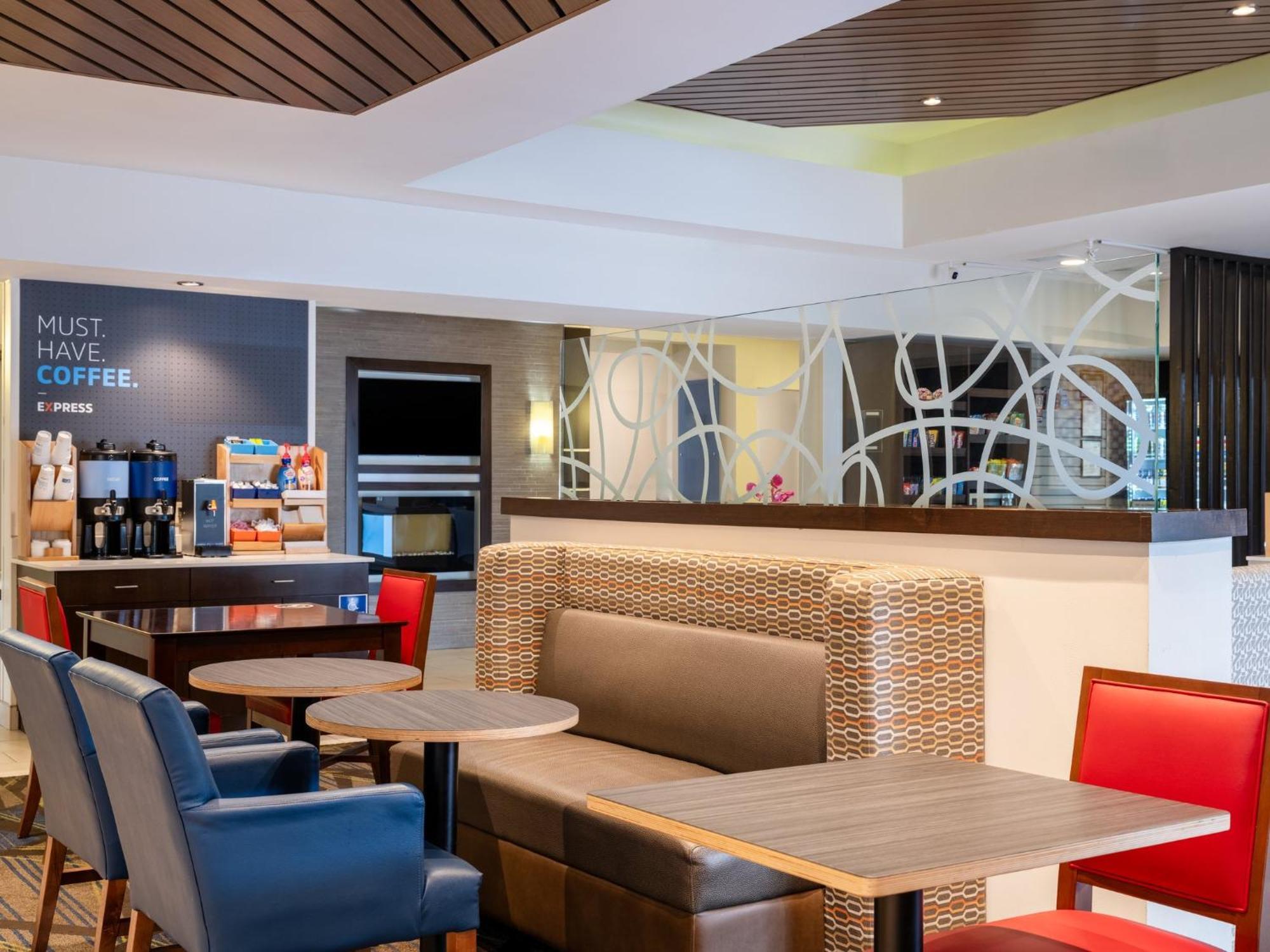 Holiday Inn Express & Suites Chicago-Libertyville By Ihg Exterior foto